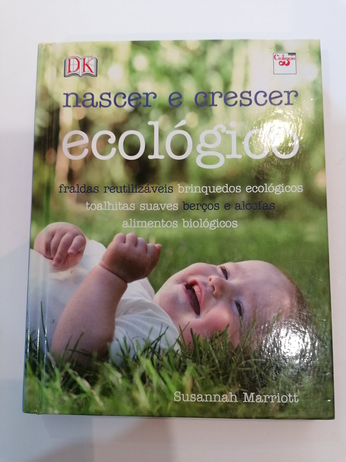 Guia natural para bebés de Susannah Marriott, capa com estética suave e ecológica para pais.