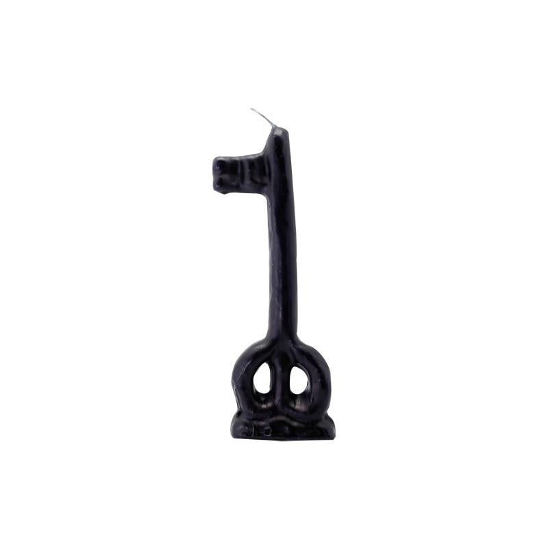 Vela preta em forma de chave para rituais de abertura e limpeza.