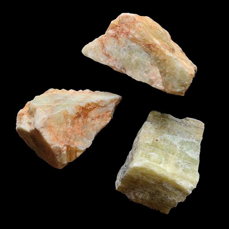 Cristal de Água-Marinha em bruto natural com tons de verde claro — Pedra de purificação e serenidade no seu estado puro.