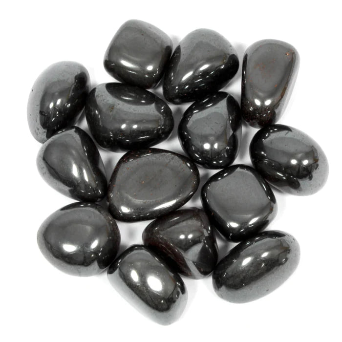 Pedra Hematite polida de cor cinzenta metálica com brilho espelhado, usada para proteção e aterramento