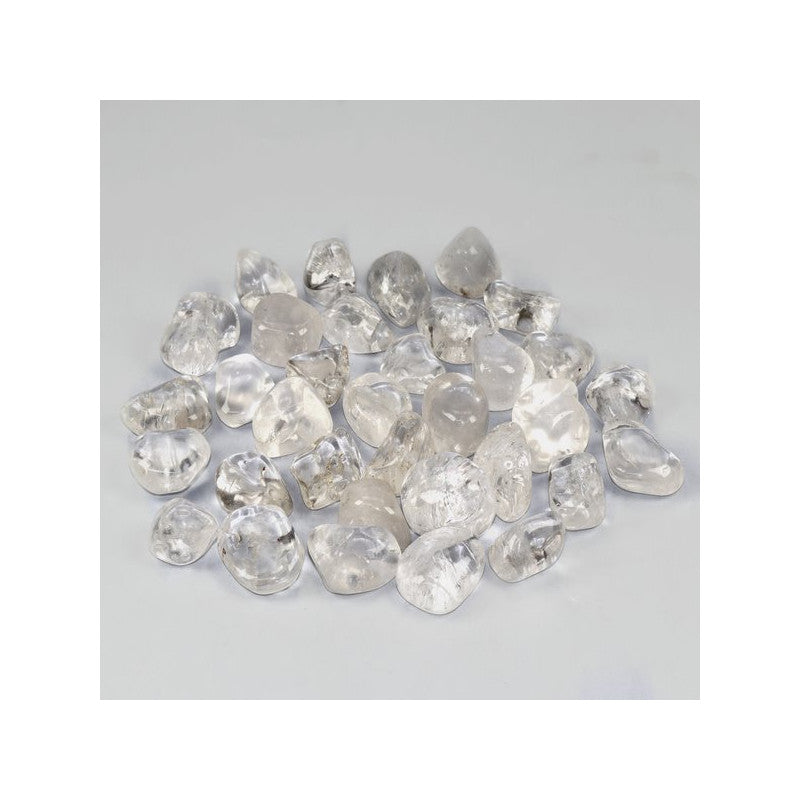 Pequena pedra rolada de Cristal de Quartzo transparente, polida e ideal para usar como amuleto pessoal