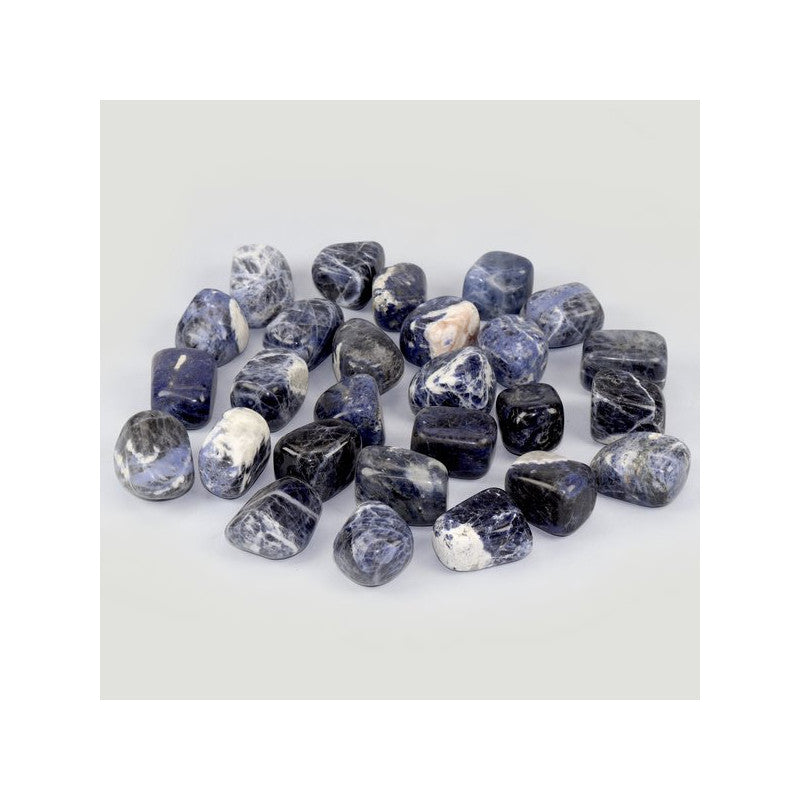 Pedra rolada de Sodalite azul profunda com veios brancos naturais de sódio – Cristal de intuição