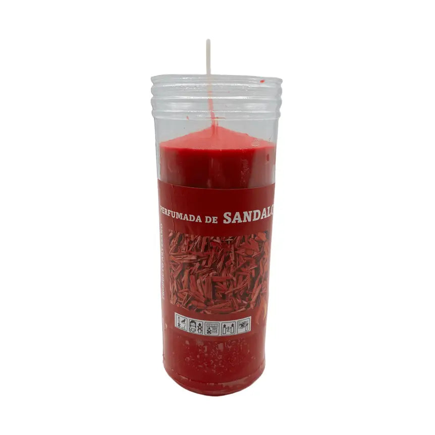 Velão aromático de sândalo para meditação e relaxamento espiritual aceso num ambiente calmo.