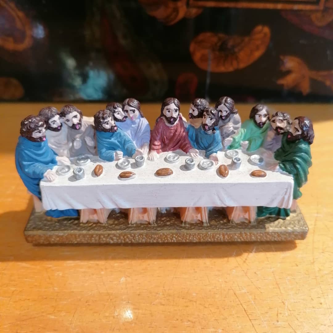 Miniatura em porcelana da Última Ceia de Jesus com os Apóstolos para altar e proteção.