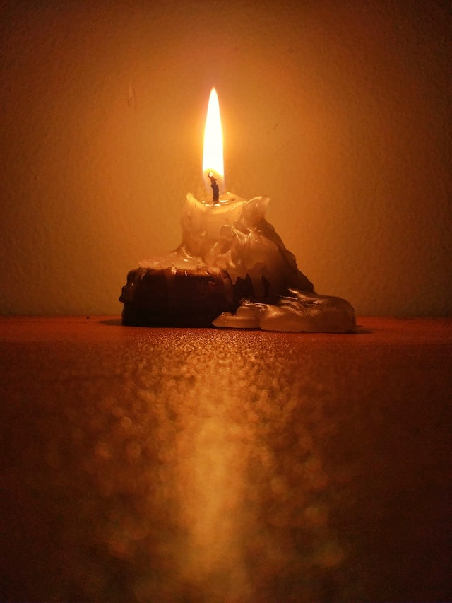 O que a cera das velas diz sobre o seu ritual? Guia Prático de Ceromancia