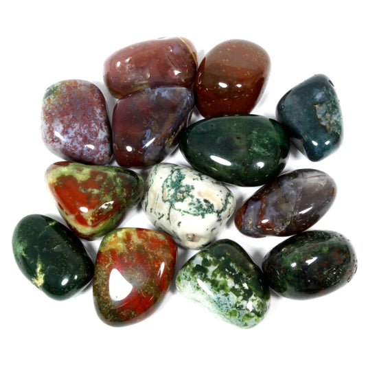 Cristal de Heliotrópio natural polido com manchas vermelhas de hematite, conhecido como Pedra de Sangue