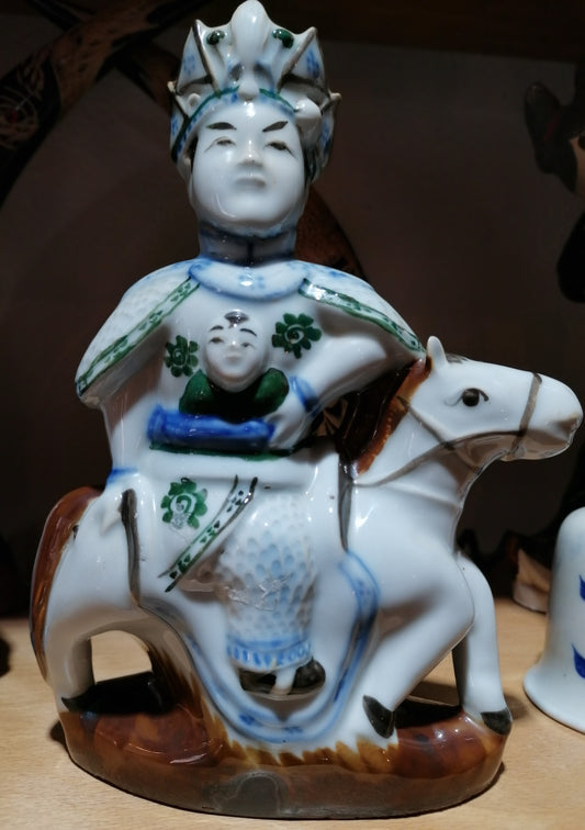 Escultura Oriental em Porcelana Chinesa Azul e Branca - Cavaleiro a Cavalo