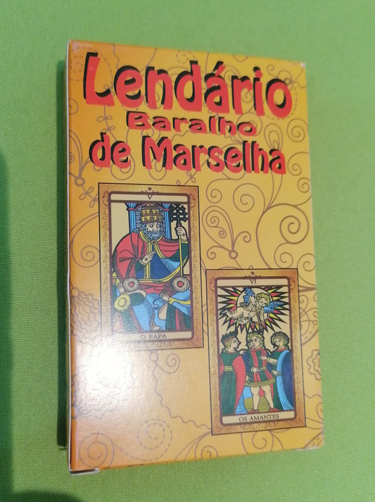 Embalagem do Baralho Lendário Tarot de Marselha - Edição 22 Arcanos Maiores em Português.