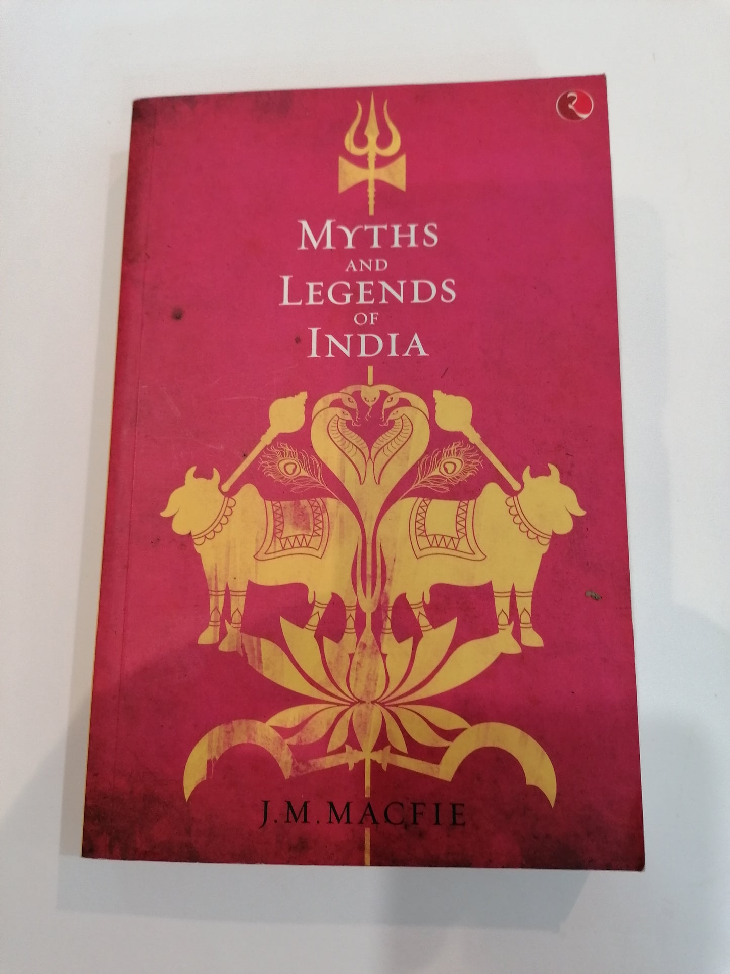 Obra clássica de J.M. Macfie sobre mitologia e hinduísmo, capa com gravura ou estátua indiana antiga.