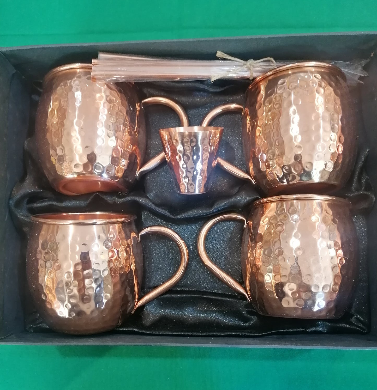 Conjunto Moscow Mule de Cobre Puro Martelado 9 Peças – Canecas Artesanais e Copo Shot
