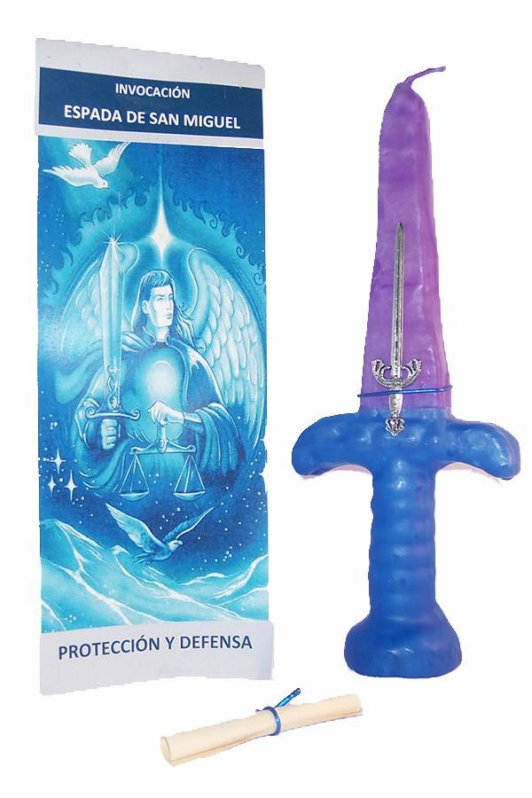 Vela artesanal em forma de espada do Arcanjo Miguel com amuleto metálico para ritual secreto de proteção
