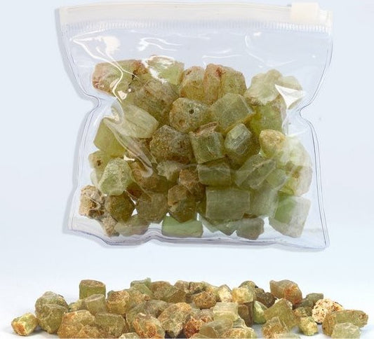 Pedra Apatite Verde Rolada para vitalidade e conexão com a natureza