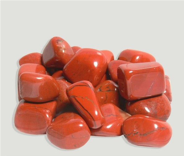 Pedra Jaspe Vermelho polida de cor terracota intensa, ideal para terapias de saúde e aterramento