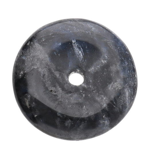 Pedra Pi Donut em Jaspe Negro natural de cor preta sólida — Amuleto circular para proteção energética e estabilidade emocional.