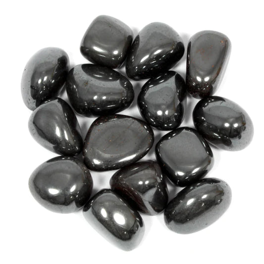 Pedra Hematite polida de cor cinzenta metálica com brilho espelhado, usada para proteção e aterramento