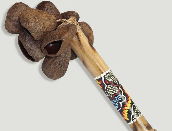 Maraca frutos aborigene 23 cms