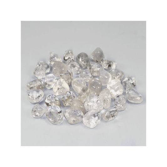 Pequena pedra rolada de Cristal de Quartzo transparente, polida e ideal para usar como amuleto pessoal 